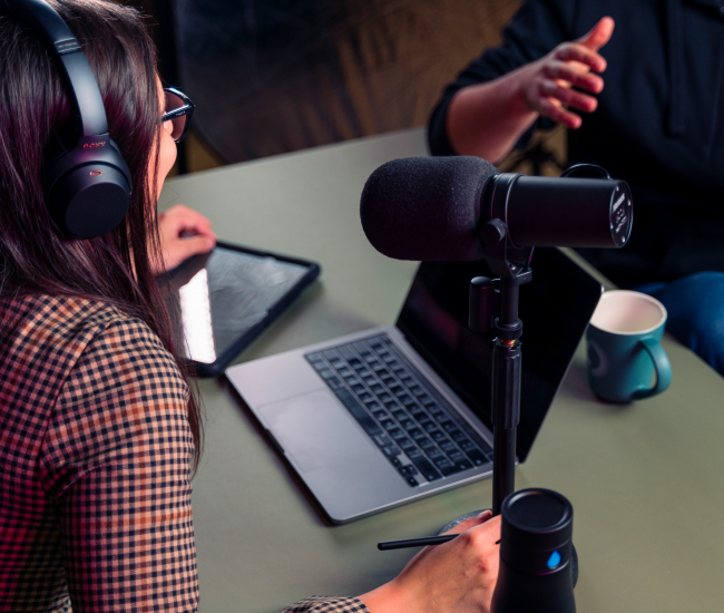Escuchar ya no basta: cómo el video reinventó el podcast