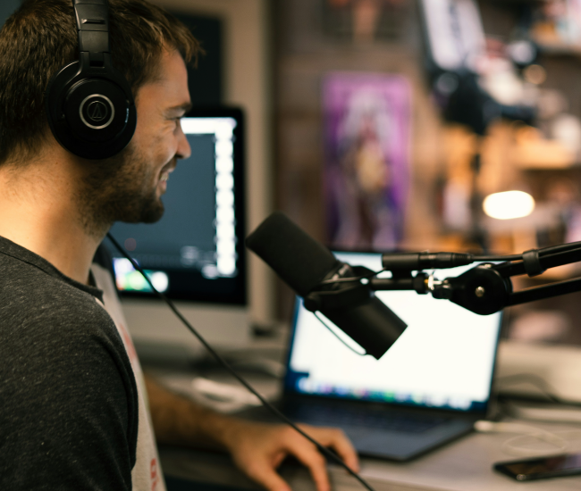 Escuchar ya no basta: cómo el video reinventó el podcast
