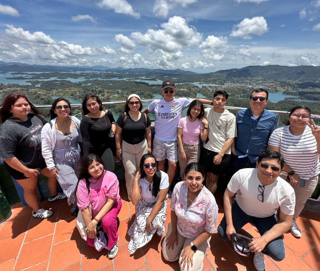 Estudiantes de Idat en misión acádemica en Medellín, Colombia